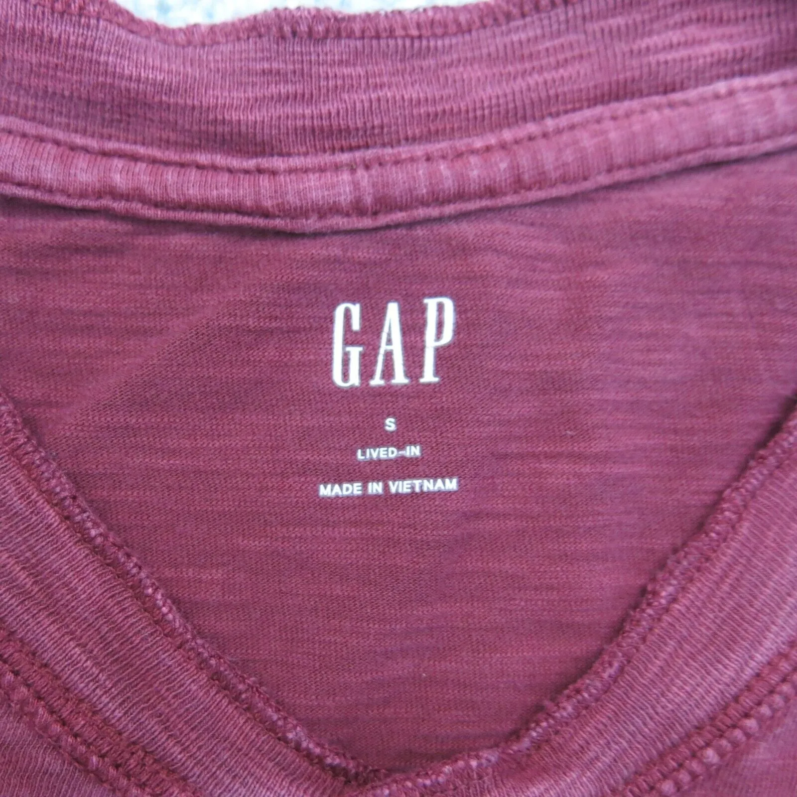 Gap Mens Henley Shirt Regular Fit Short Sleeves Casual Button Maroon Size Small